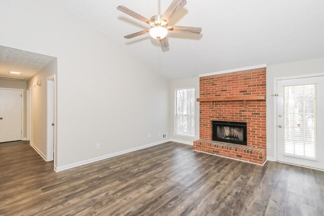 Building Photo - Fantastic 3bd/2ba home! Let yourself in!