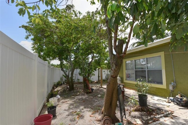 Building Photo - 5385 SW 8th Ct
