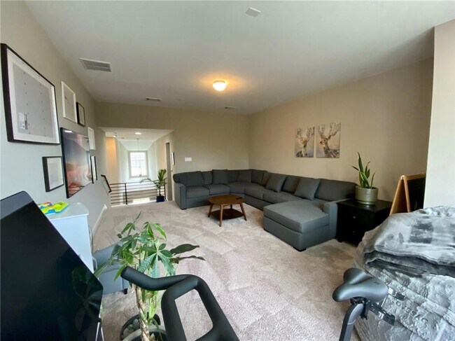 Building Photo - 402 Parkwest Cove