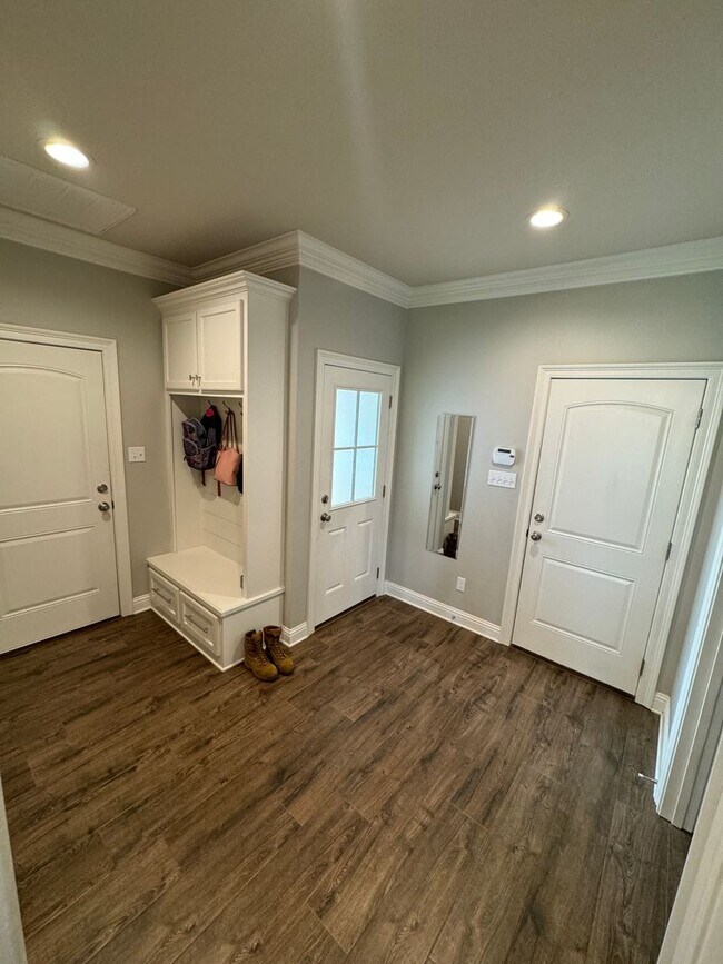 Building Photo - 629 Dumaine Dr