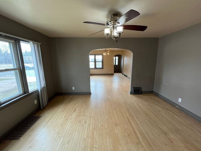 Building Photo - 803 Grand Ave