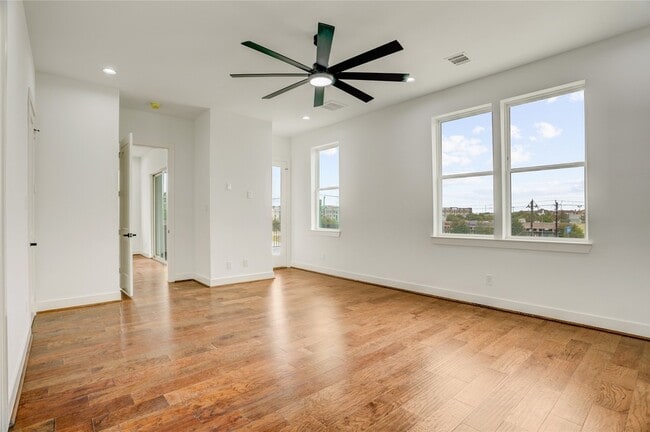 Building Photo - 6814 Hartland St