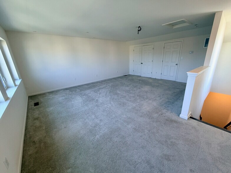 Loft - 3744 Green St
