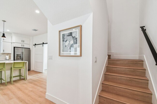 Building Photo - A charming coastal townhouse, just minutes from downtown St. Pete!