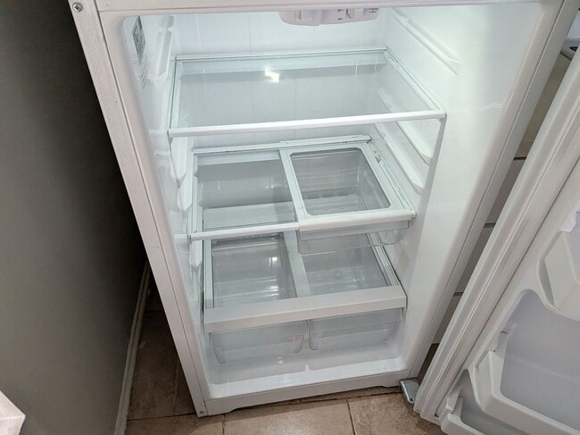 Building Photo - Mira Mesa Apartment New Salem