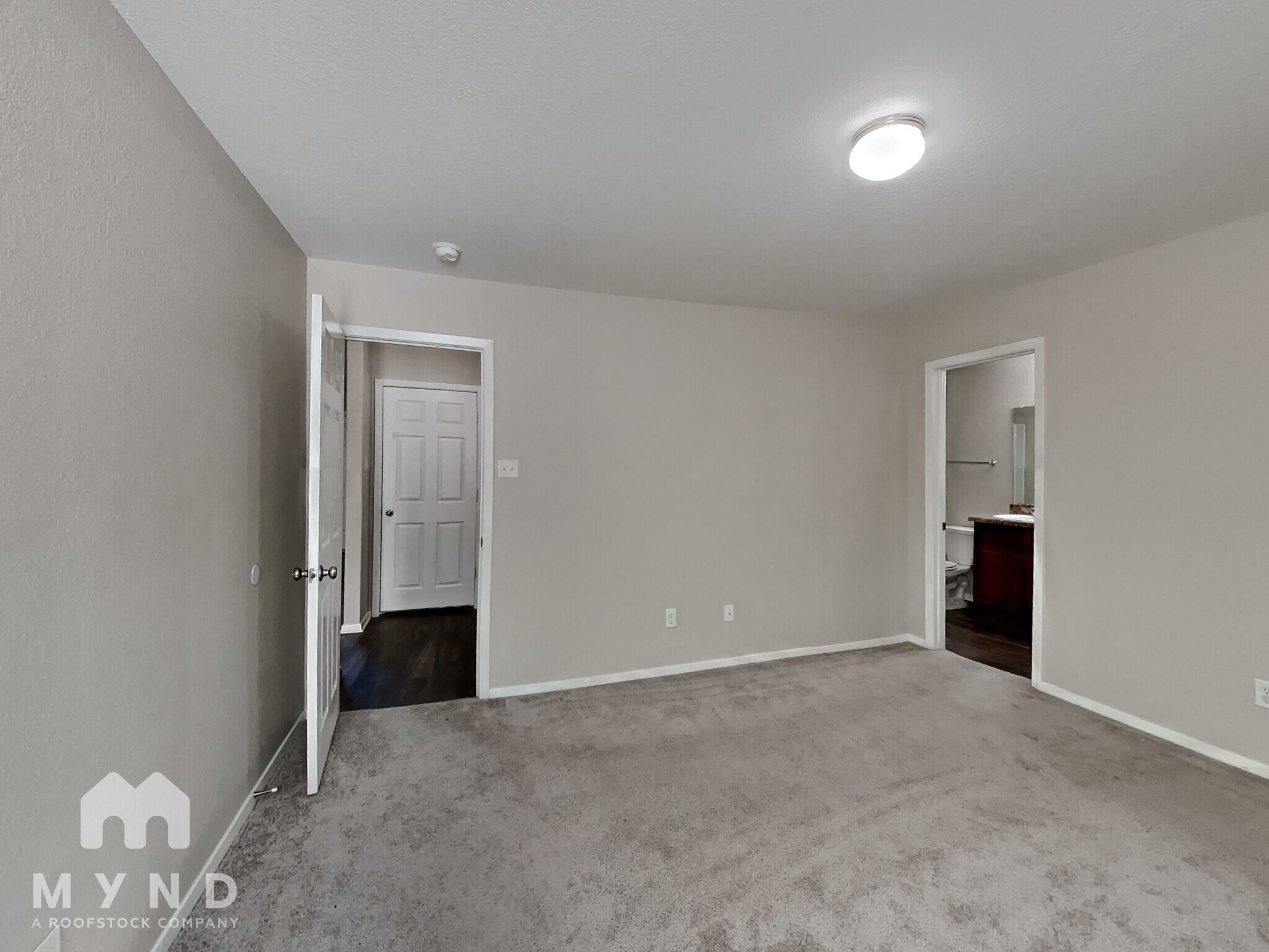 Building Photo - 9160 Pleasant Valley Dr