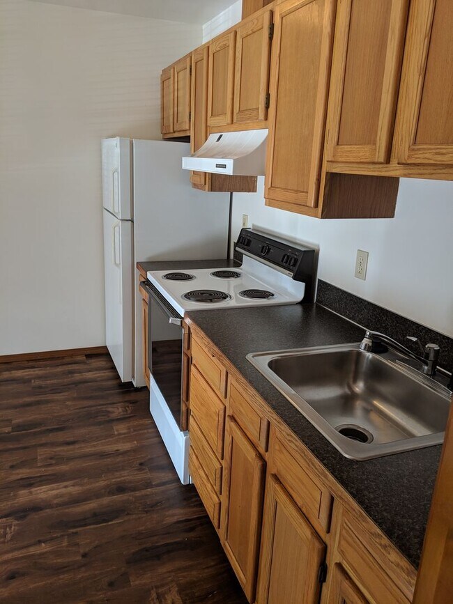 Building Photo - Spacious Studio with bonus storage