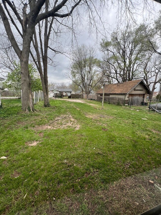 Building Photo - 1 bed/1 bath duplex
