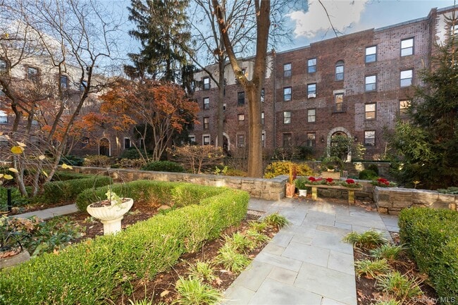 Building Photo - 64 Sagamore Rd