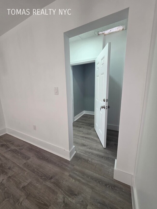 Building Photo - 243 Woodworth Ave