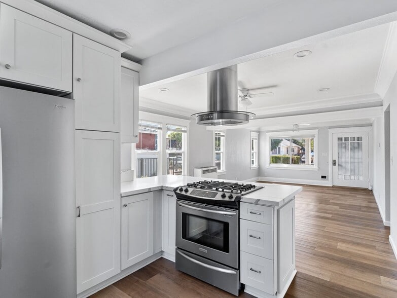 Building Photo - 1926 Lime Ave