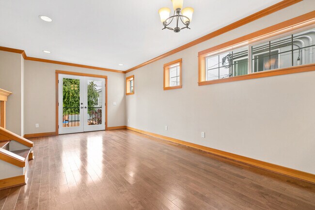 Building Photo - BEAUTIFUL Urban Townhome in Coveted West S...