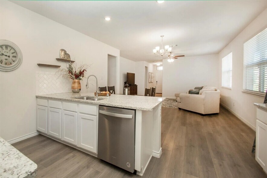 Building Photo - 2348 Opaline Dr