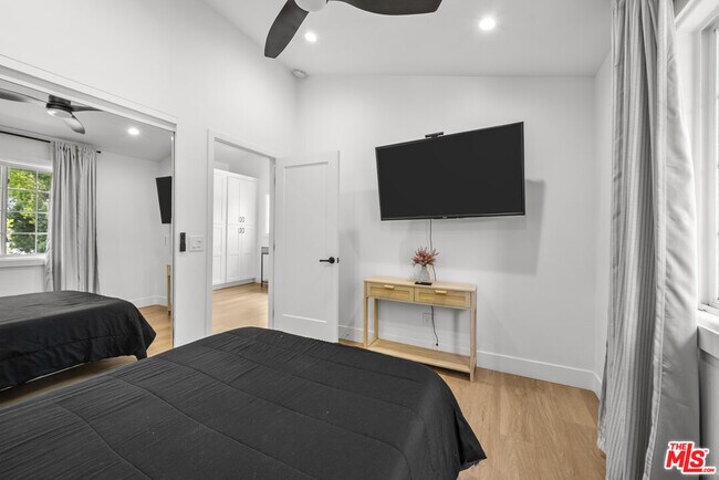 Building Photo - 5656 Penfield Ave