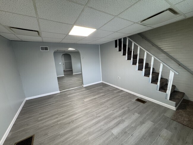 Building Photo - 150 Hickory St