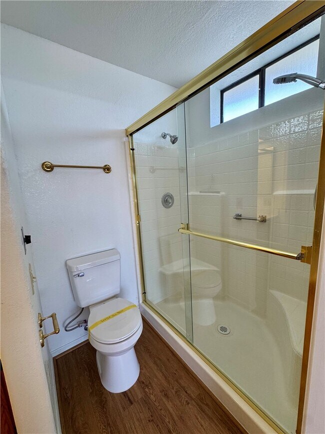 Building Photo - 2022 Merrill Ln