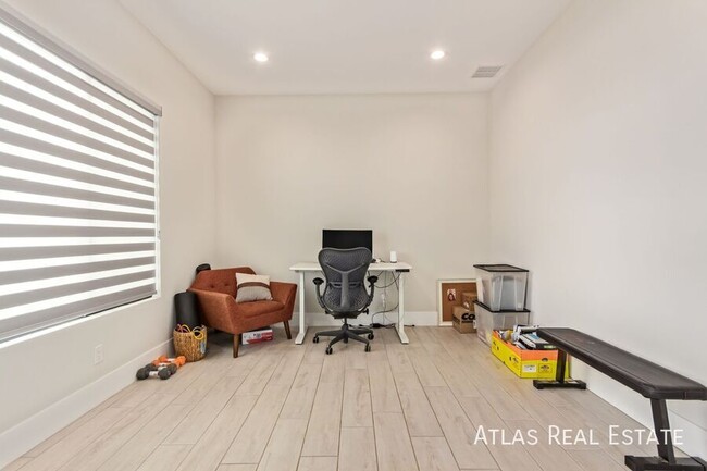 Building Photo - 15532 E Palo Brea Ln