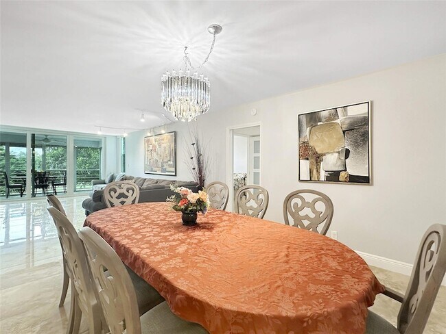 Building Photo - 3505 Oaks Way