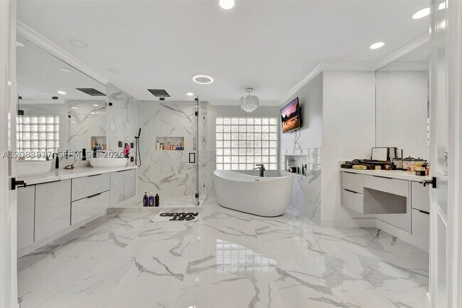 Building Photo - 2102 SW 176th Ave