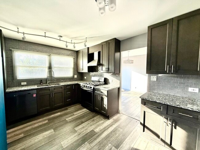 Building Photo - 1011 Aspen Dr