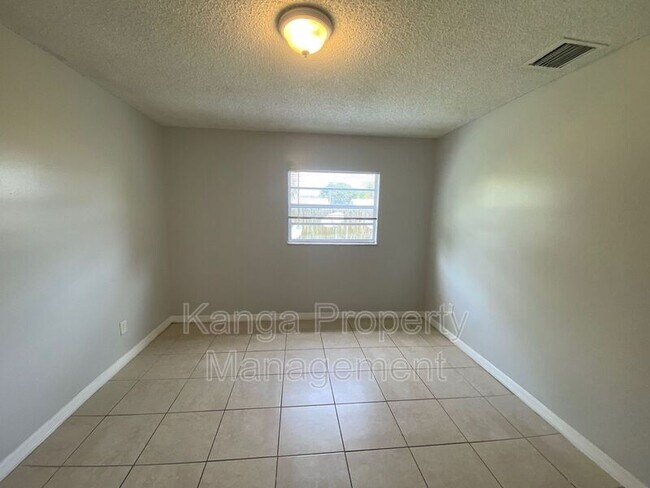 Building Photo - 3208 Louisiana Ave