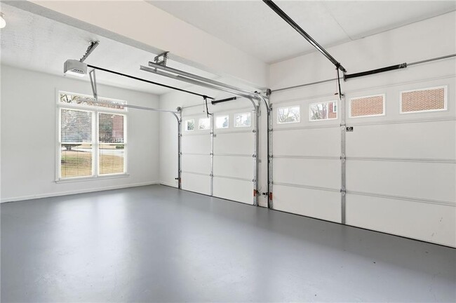 Building Photo - 310 Stoneleigh Dr SW