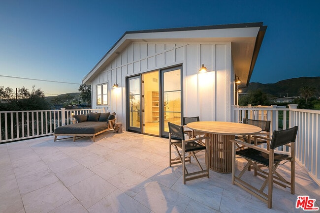 Building Photo - 5770 Busch Dr