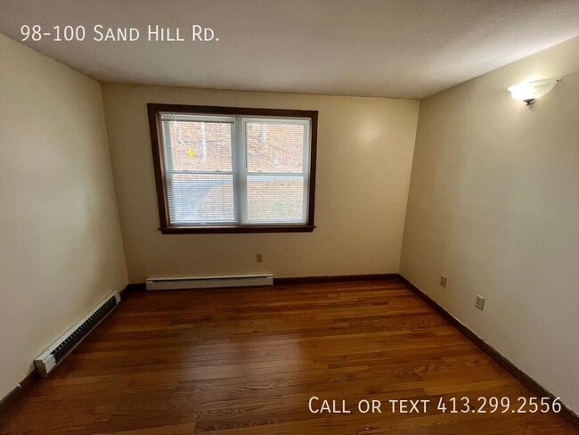 Building Photo - Charming 3 BR in a Quiet Amherst Location