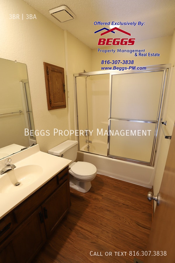 Building Photo - 321 Dains St