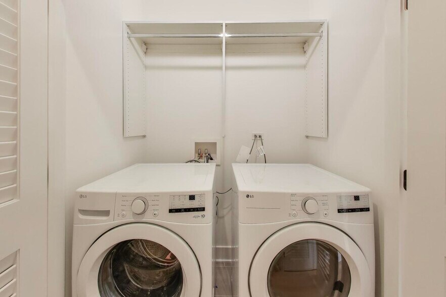 Building Photo - 1619 W Lawrence Ave