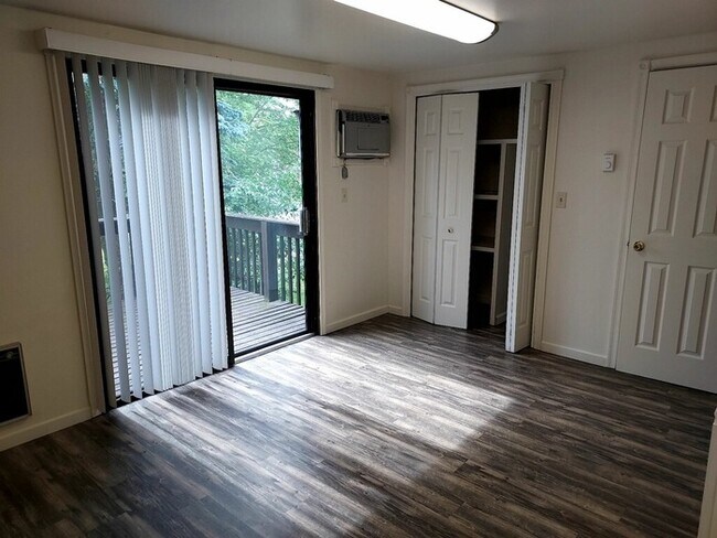 Building Photo - 2-3 Bedroom Townhouse for rent in Altoona