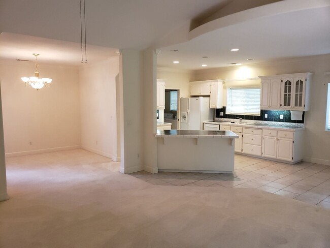 Building Photo - 3 bedroom 2 bath home in Mary Lake
