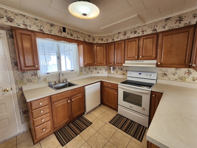 Building Photo - 1636 Philadelphia St