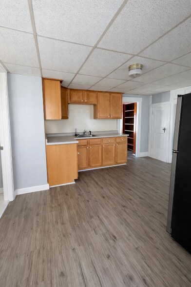 Building Photo - 510 Main St