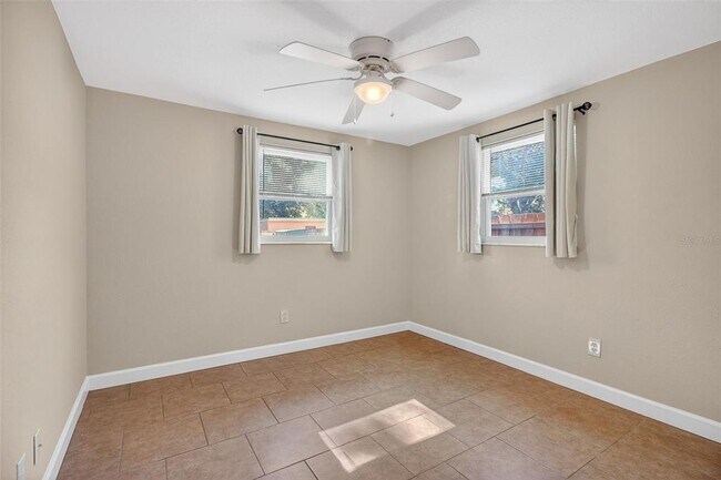 Building Photo - 3118 Pine Tree Ave