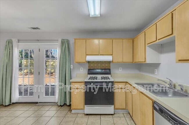 Building Photo - 120 Fox Chase Rd