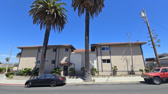 Building Photo - 785 W 19th St