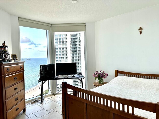Building Photo - 16699 Collins Ave