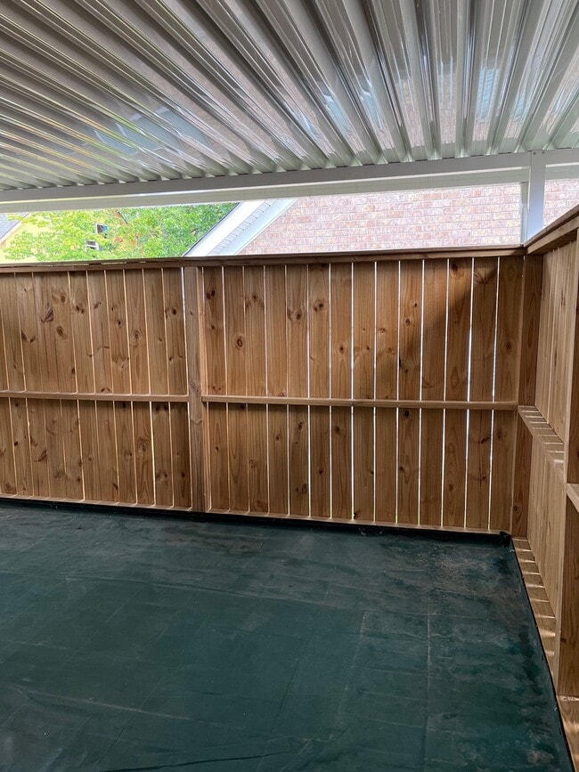 Building Photo - "Charming 2-Bed, 2-Bath Condo with Gleaming Hardwood Floors in Fairview's Fernvale Springs!"