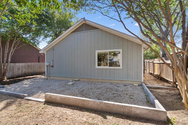 Building Photo - 12321 Emery Oaks Rd