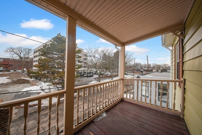 Building Photo - 10 Bigelow St