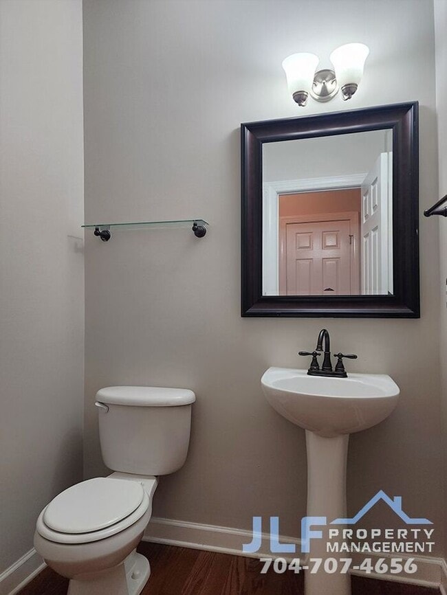 Building Photo - Beautiful 2 Story Condo in the Ballantyne Area of Charlotte!