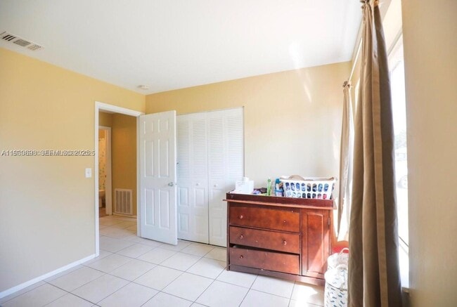 Building Photo - 250 SW Homeland Rd