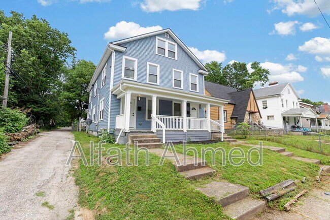 Building Photo - 1770 Kent St