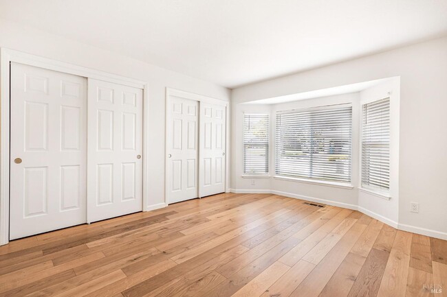 Building Photo - Welcome to your dream home in Oakmont, a v...