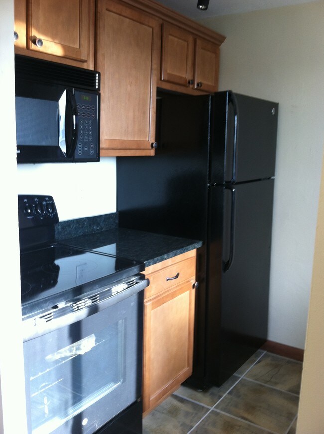 Building Photo - 130 Lacrosse St