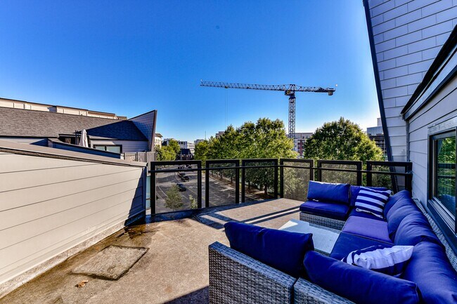 Building Photo - 1072 Kenilworth Ave