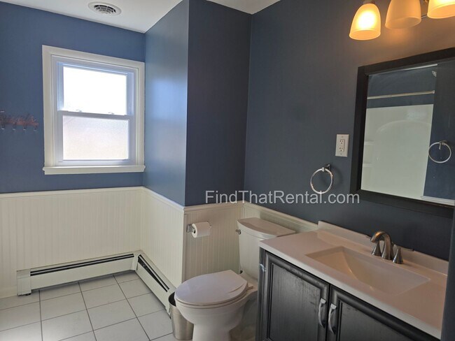 Building Photo - Available Immediately! Pet friendly, 2 car...
