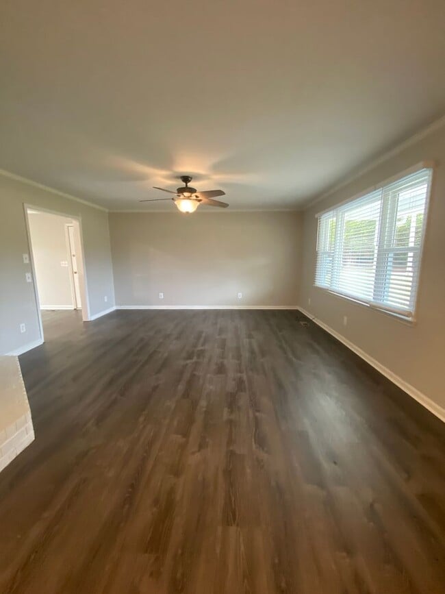 Building Photo - OCONEE COUNTY - Lovely 3 bedroom 2 bathroo...