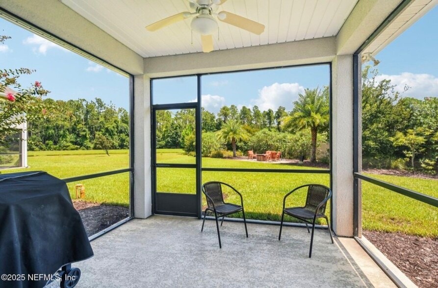 Building Photo - 73 Calle de Paz